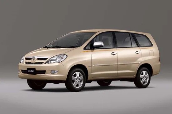 Toyota Innova (7+1 Seater)